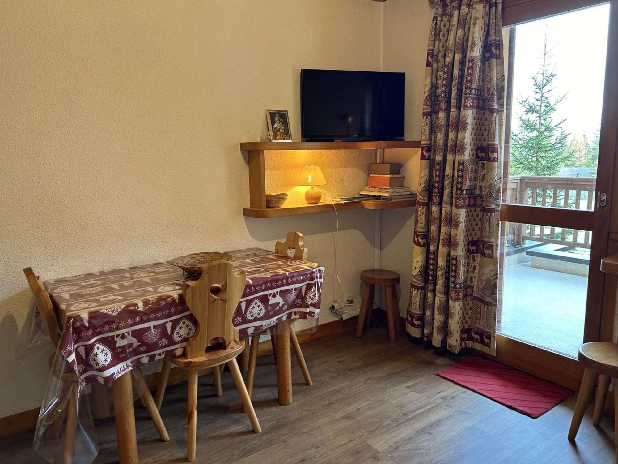 Studio 2/4 Pers, Acces Pistes Et Piscine, Proche Commerces, Meribel - Fr-1-180-297 Buitenkant foto